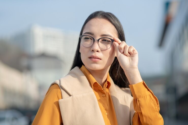 kacamata anti radiasi, cegah mata lelah, blue light filter, gadget dan kesehatan mata, tips jaga mata ibu muda, screen time anak, kacamata anti radiasi anak, kesehatan mata digital